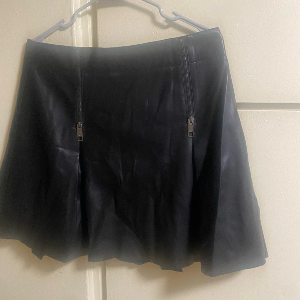 Guess Black Zippered Mini Skirt